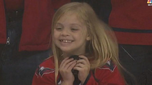 Girl, 6, captured on video scoring puck from NHL player after 2 tries