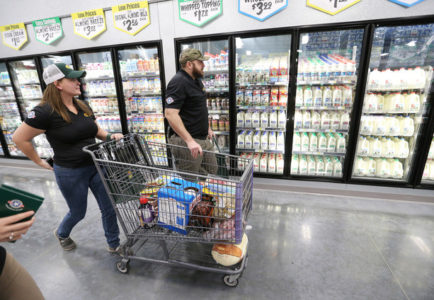 Utah couple that won free groceries pleads guilty to theft