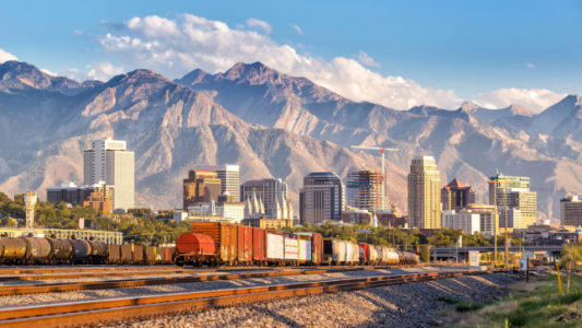 Utah lawmakers approve changes to proposed shipping hub
