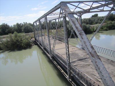 Police: 16-year-old boy dies after jump off a bridge in Lehi