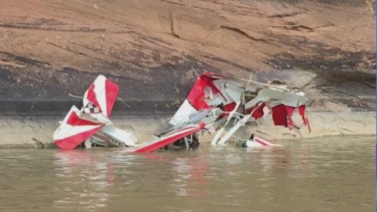 Rafters help rescue pilot after crash into Colorado River