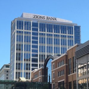 20 sue bank after losing money in alleged Ponzi scheme