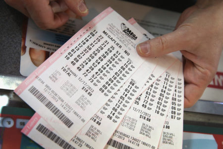 Utah, Nevada residents hit Arizona town for lottery tickets