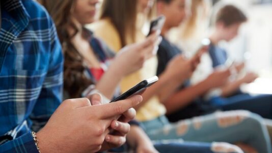 Cellphone users under 21 in Vermont could see jail time if new bill is passed