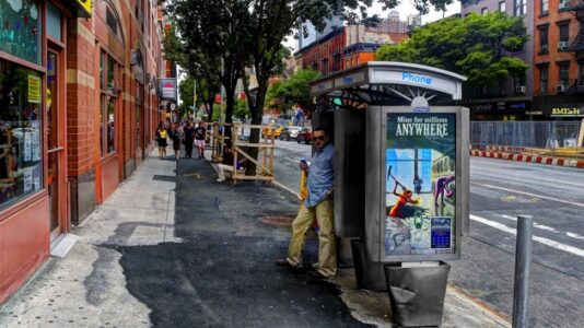 New York City set to remove iconic payphones off the streets