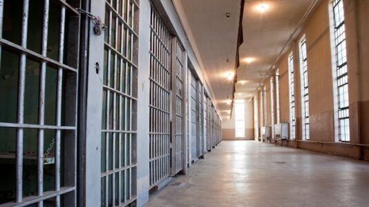 Despite warnings, Bureau of Prisons still transporting inmates, sources say
