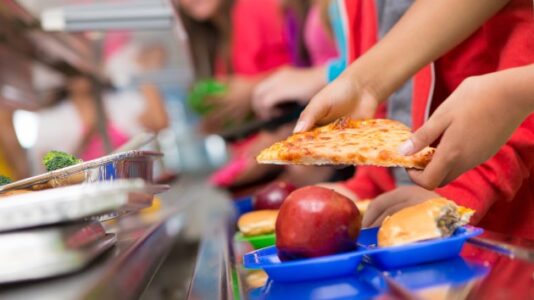 Washington state legislature approves bill to get more free meals into schools