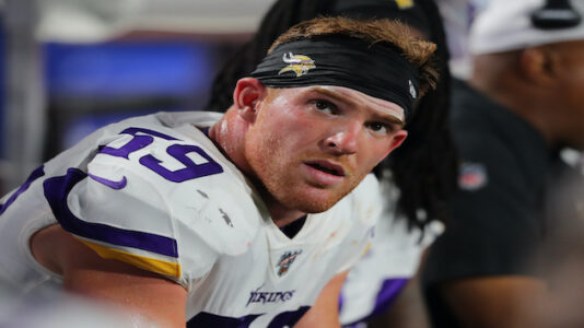 Minnesota Vikings linebacker Cameron Smith recovering from open heart surgery for birth defect found due to COVID-19