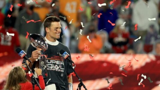 Buccaneers dominate Chiefs to win Super Bowl LV