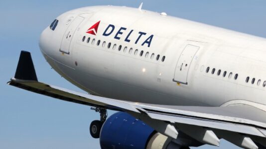 FAA proposes $27,500 fine for Delta passenger who allegedly hit flight attendant
