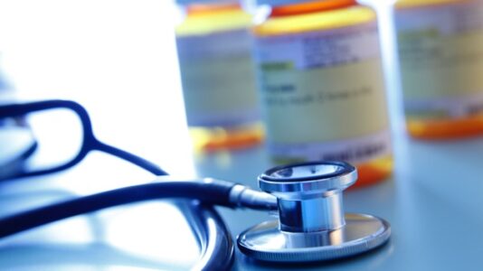 Doctor who prescribed ‘massive quantities of opioids’ charged with murder