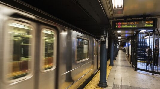 At least 4 people slashed on New York City subway in separate incidents