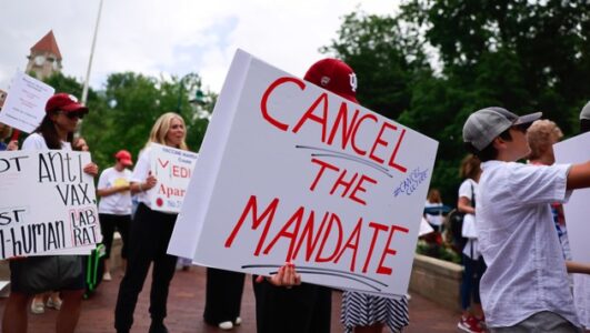 Indiana students sue over COVID-19 vaccine requirement