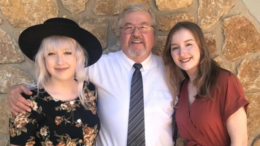 Sisters get tattoos of father’s final note after losing him to COVID-19