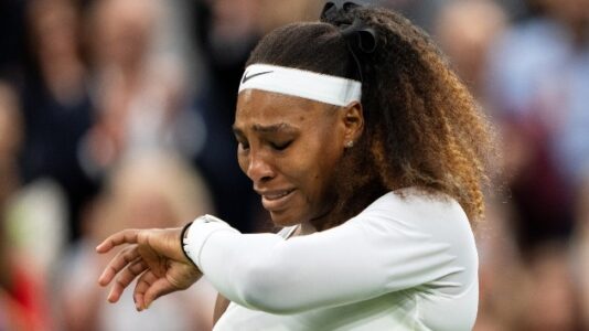 Serena Williams withdraws from Wimbledon after injuring hamstring