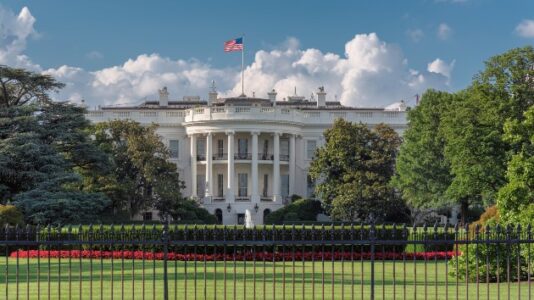 Sidewalks outside White House reopen to pedestrians, bikes
