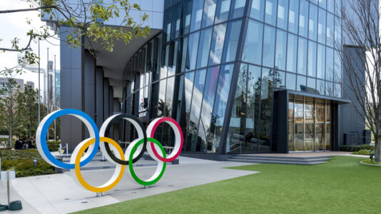 Disability advocates calling for reform as US Paralympian Becca Meyers drops out of Games citing lack of support