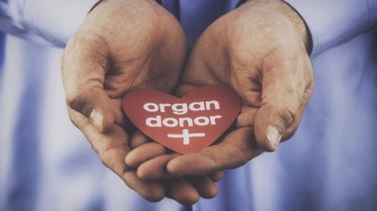 Professor spends 2 years secretly improving his health to donate kidney to colleague