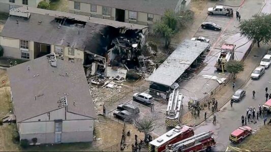 Dallas apartment building partially collapses, 7 injured: Officials