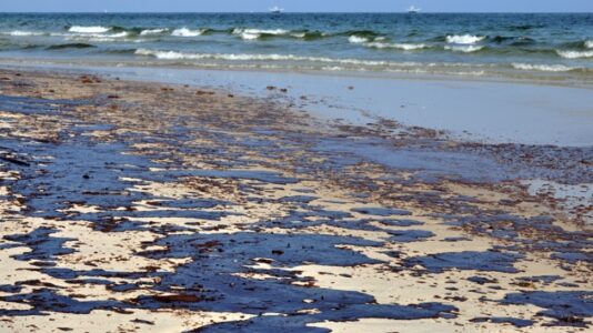 Major oil spill closes California’s Huntington Beach