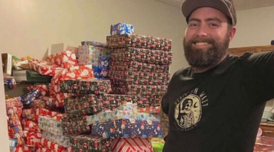 Kentucky man raises thousands, delivers toys to storm victims for Christmas