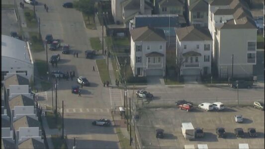 3 Houston police officers 3 Houston police officers shot, suspect barricaded in homeshot, suspect on the run
