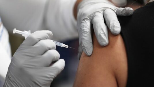 Greater Chicago brings back mass vaccination sites amid renewed demand