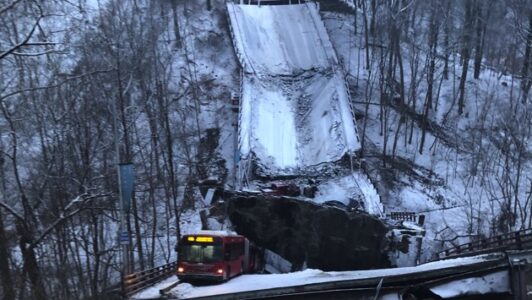 Bridge collapses in Pittsburgh, three hospitalized