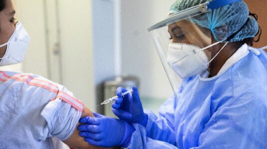 COVID live updates: US reports 1 million daily COVID cases after holiday backlog