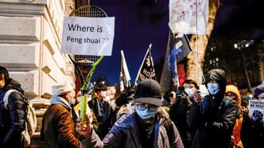 Australian Open organizers reverse ban on T-shirts supporting Chinese tennis star Peng Shuai