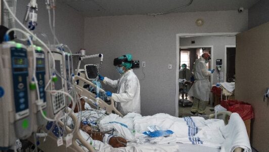 COVID-19 live updates: US daily case rate drops below 500,000 for 1st time in weeks