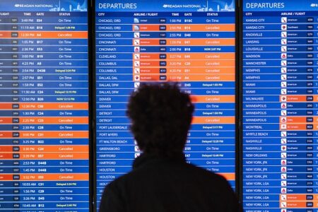 Southwest CEO apologizes to passengers, staff after flight cancellation chaos