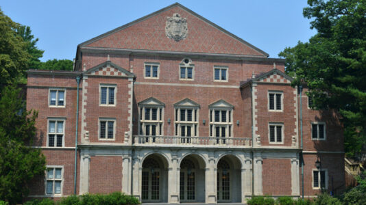 Wellesley College students vote to admit transgender men and nonbinary applicants