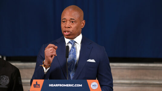 Mayors of Chicago, NYC criticize Gov. Abbott’s migrant busing to cities