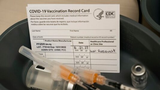 Chicago pharmacist convicted of stealing, selling COVID-19 vaccination cards: DOJ