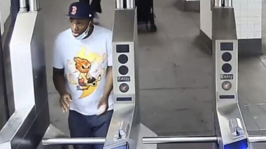 Suspect arrested after 3 injured in New York subway slashings: NYPD