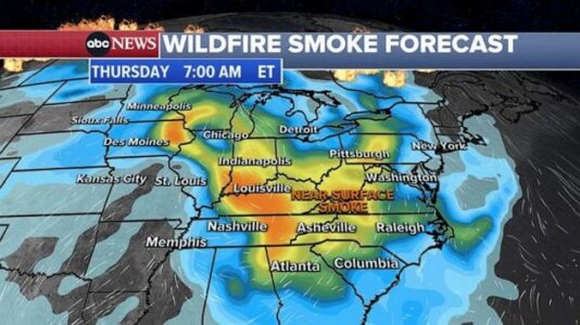 Which US cities are forecast to be impacted by smoke from wildfires in Canada