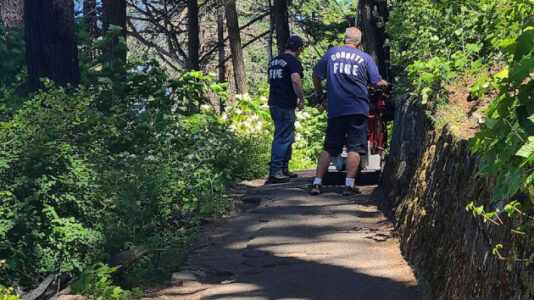Father falls to his death in front of wife and five children on Oregon hiking trail