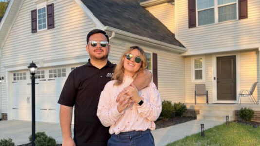 Video shows package stolen from hands of FedEx worker in Virginia