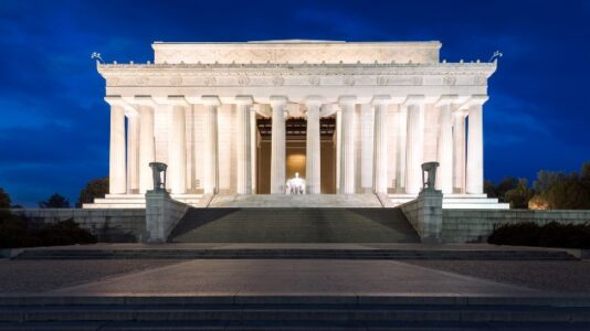 Lincoln Memorial temporarily closed after being vandalized with ‘Free Gaza’ graffiti