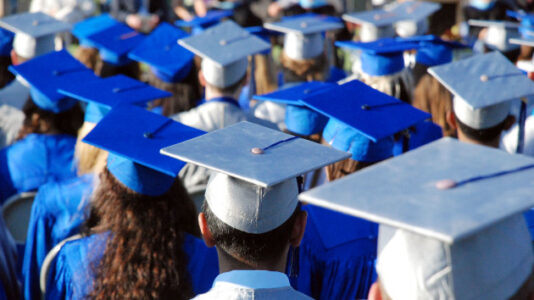 Felicity Huffman reflects on her guilt from college admission scandal, applauds women’s rehab organization