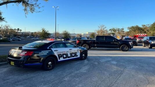 Florida mall shooting: Police hunt for suspect, release photo of person who took hat