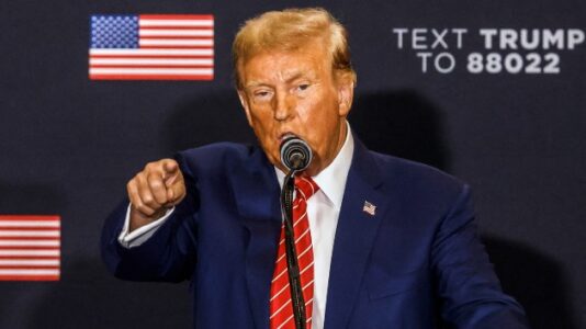 Trump immunity hearing live updates: Trump arrives at court but doesn’t address press