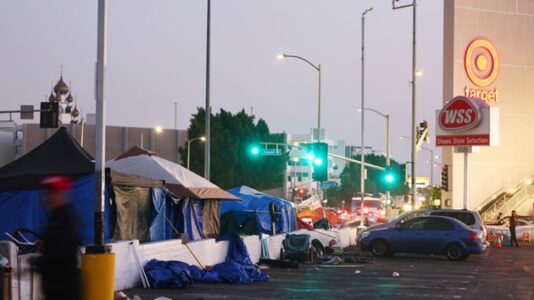 California lawmakers try to address homelessness with new proposed encampment ban