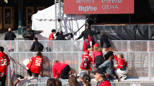 Bystanders tackled suspected Kansas City gunman after shooting that left one dead and 21 injured: Witness