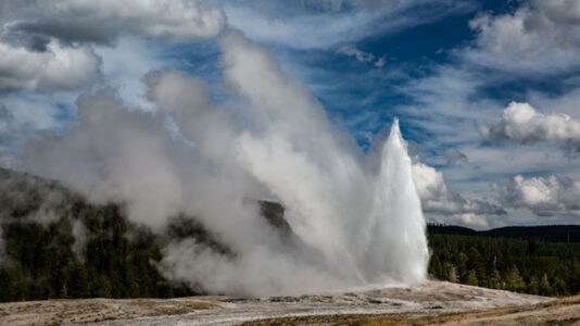 Woman suffers burns while walking off-trail in thermal area by Yellowstone’s Old Faithful