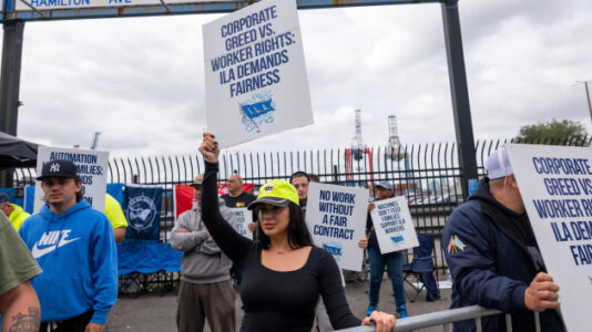 Trump backs dockworkers in fight against automation. The move risks higher prices, experts say