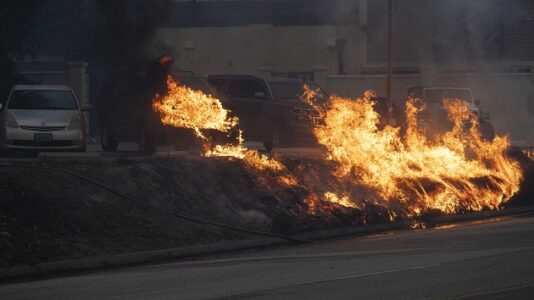California wildfires maps show evacuations, power outages, air quality