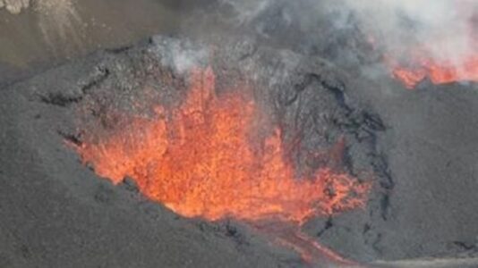 World’s most active volcano begins 5th eruptive episode