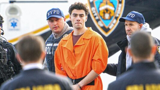 Handwritten notes found in Luigi Mangione’s argyle socks at court, violating his ‘special treatment’: Prosecutors